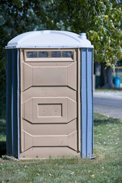 Best Portable restroom trailer rental  in Hebron, IL